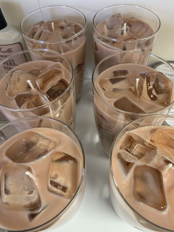 velas que simulam um café com leite